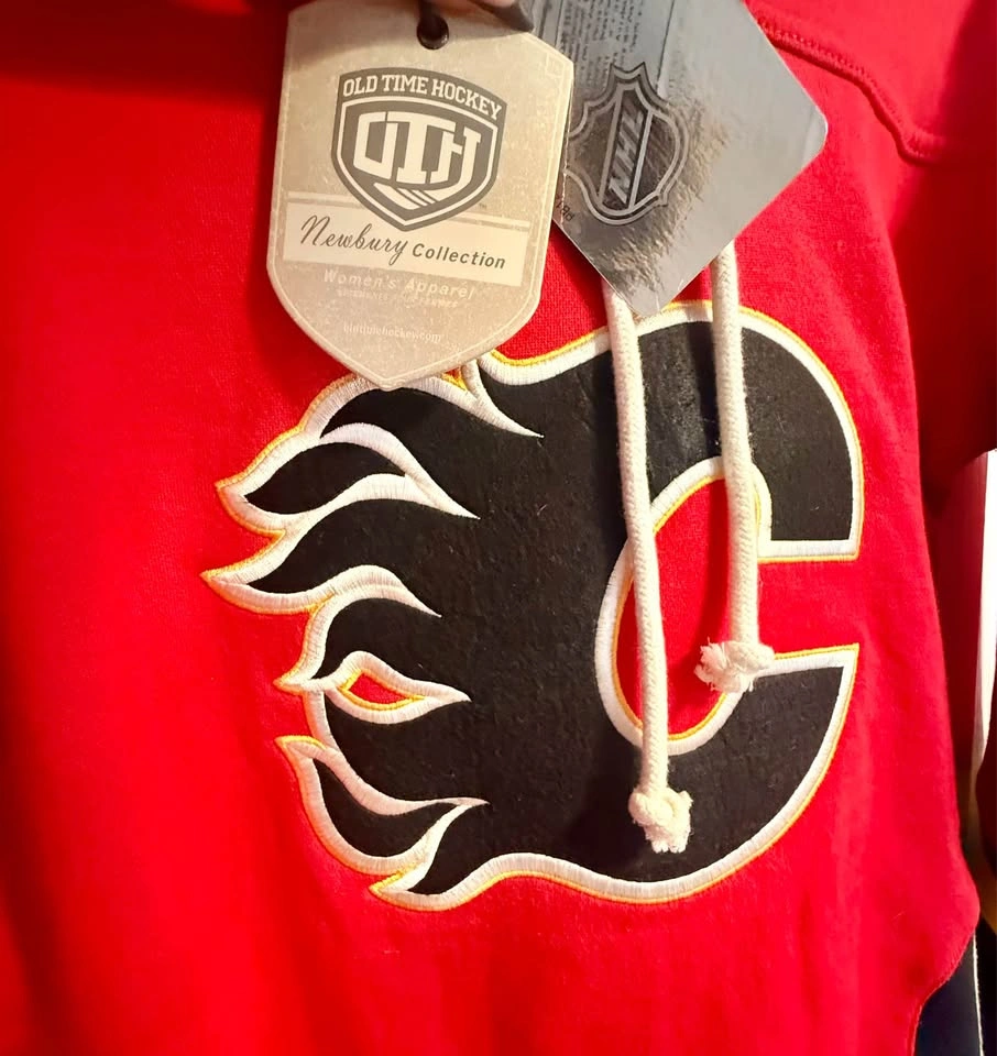 New Calgary Flames Old Time Hockey Lace-Up Hoodie – Women’s Smal - photo 4