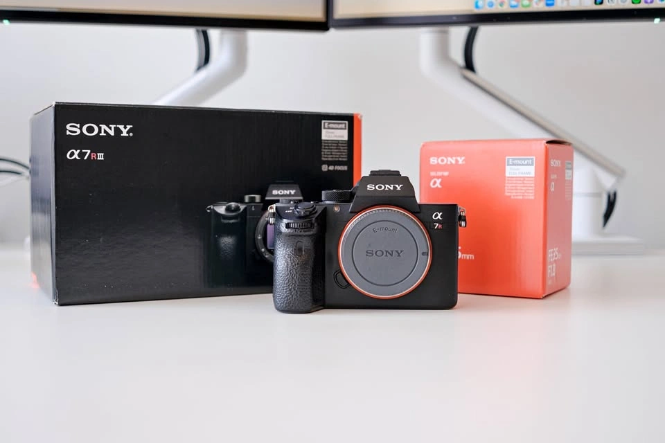 Sony A7R III + FE 35mm f1.8 lens