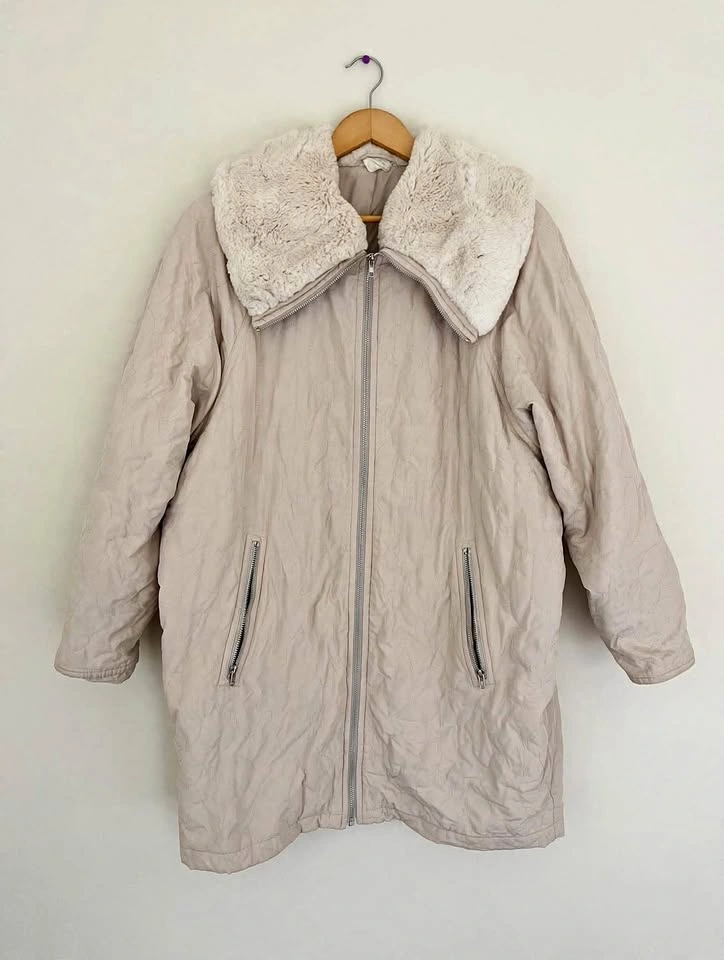Beige Quilted Coat with Faux Fur Collar - Oversized Size L