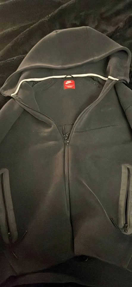 Black Nike tech