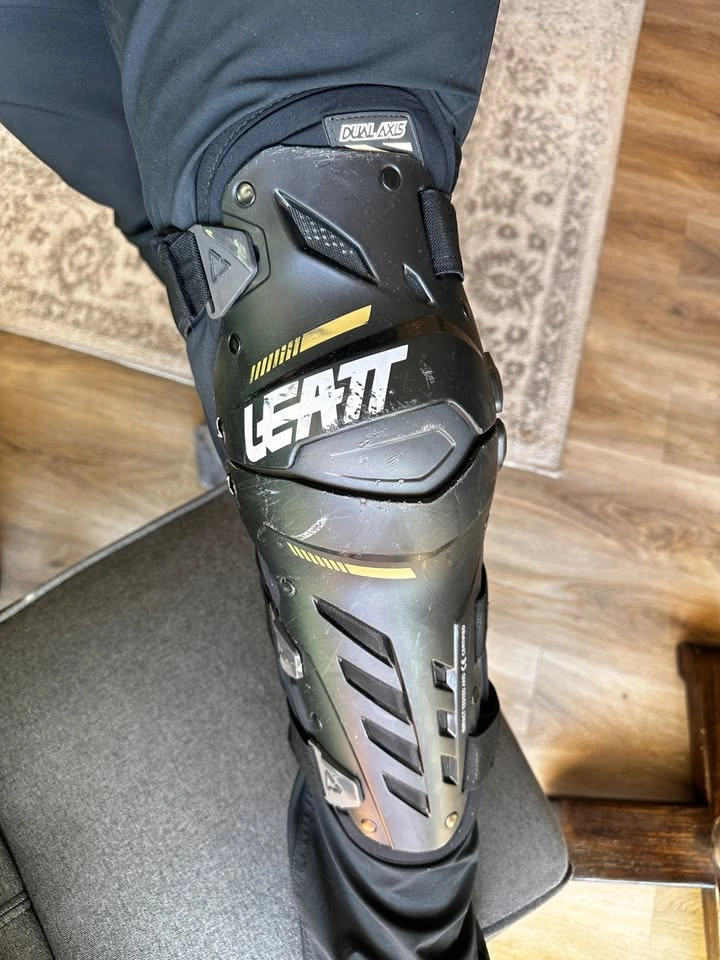 Leatt Dual Axis Knee & Shin Guards – XXL – Lightly Used - photo 3