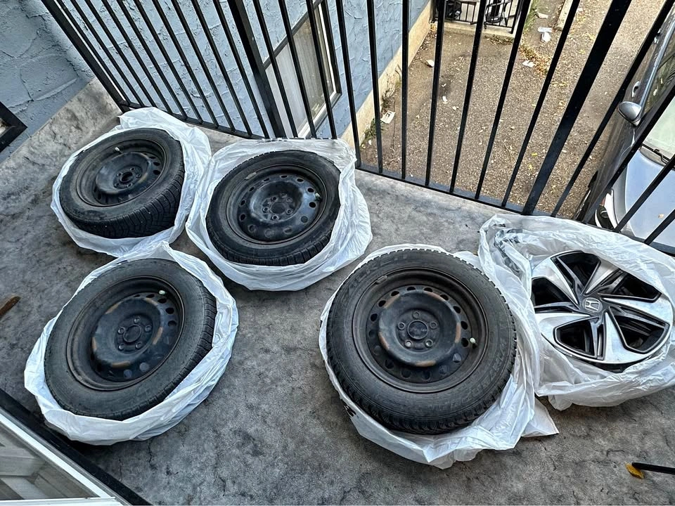 4 Pirelli Ice Zero Tires with Rims and Covers