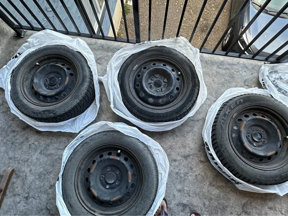 4 Pirelli Ice Zero Tires with Rims and Covers - photo 2