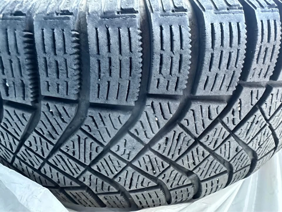 4 Pirelli Ice Zero Tires with Rims and Covers - photo 3
