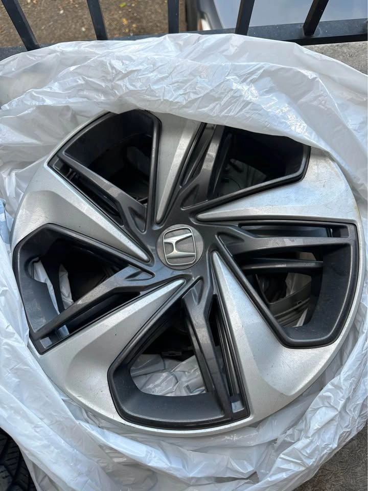 4 Pirelli Ice Zero Tires with Rims and Covers - photo 4