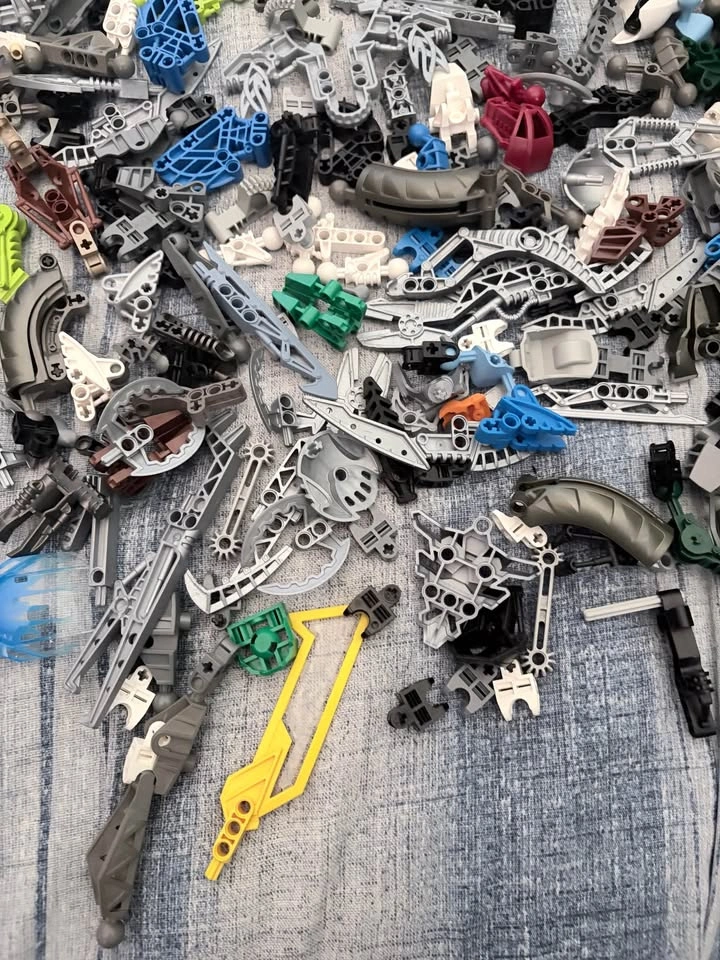 Lego Bionicle Bulk Lot of Parts and Masks - photo 3