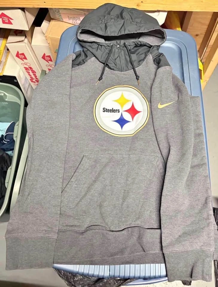 Size Medium: Nike NFL Pittsburgh Steelers Hoodie