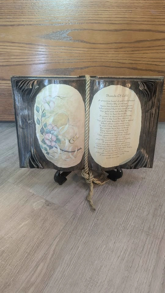 Vintage Judith Bond "Book of Love" 50th Anniversary Plaque - photo 2