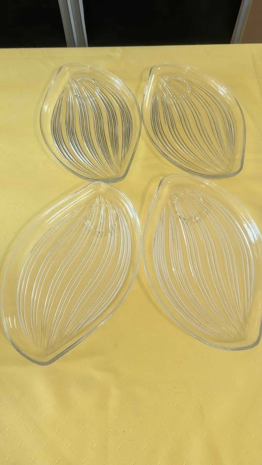 Vintage 1950s Federal Glass Hawaiian Leaf Snack Plates - 10pc - photo 2