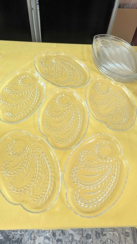 Vintage 1950s Federal Glass Hawaiian Leaf Snack Plates - 10pc - photo 4