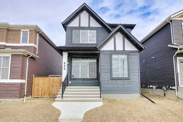Evanston 3-Bed + Bonus Room, Private Yard, Garage Option