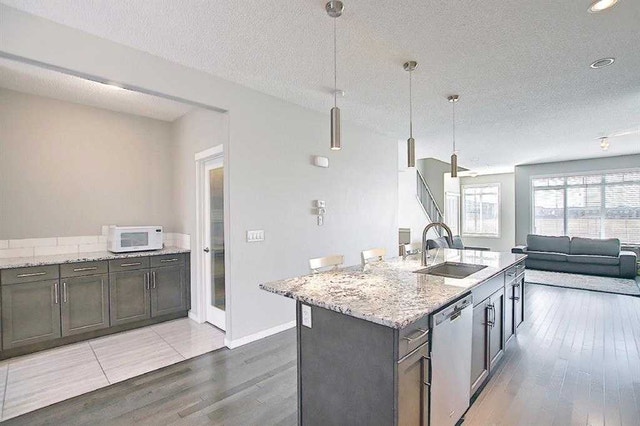 Evanston 3-Bed + Bonus Room, Private Yard, Garage Option - photo 4