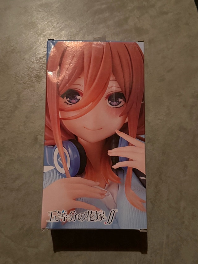 Miku Nakano figure - photo 3