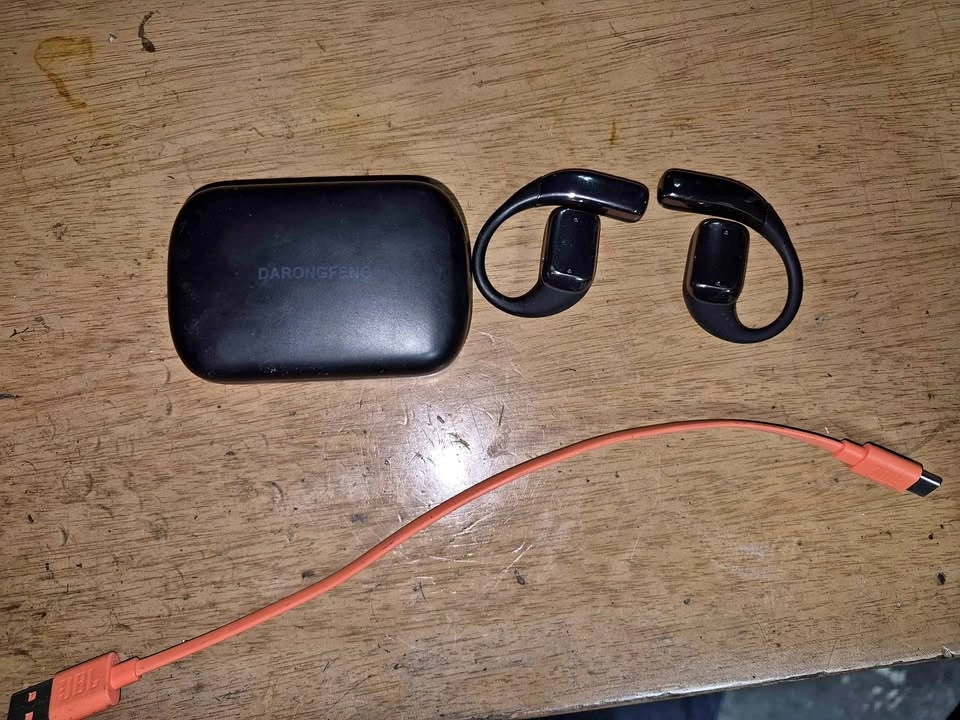 Wireless earphones