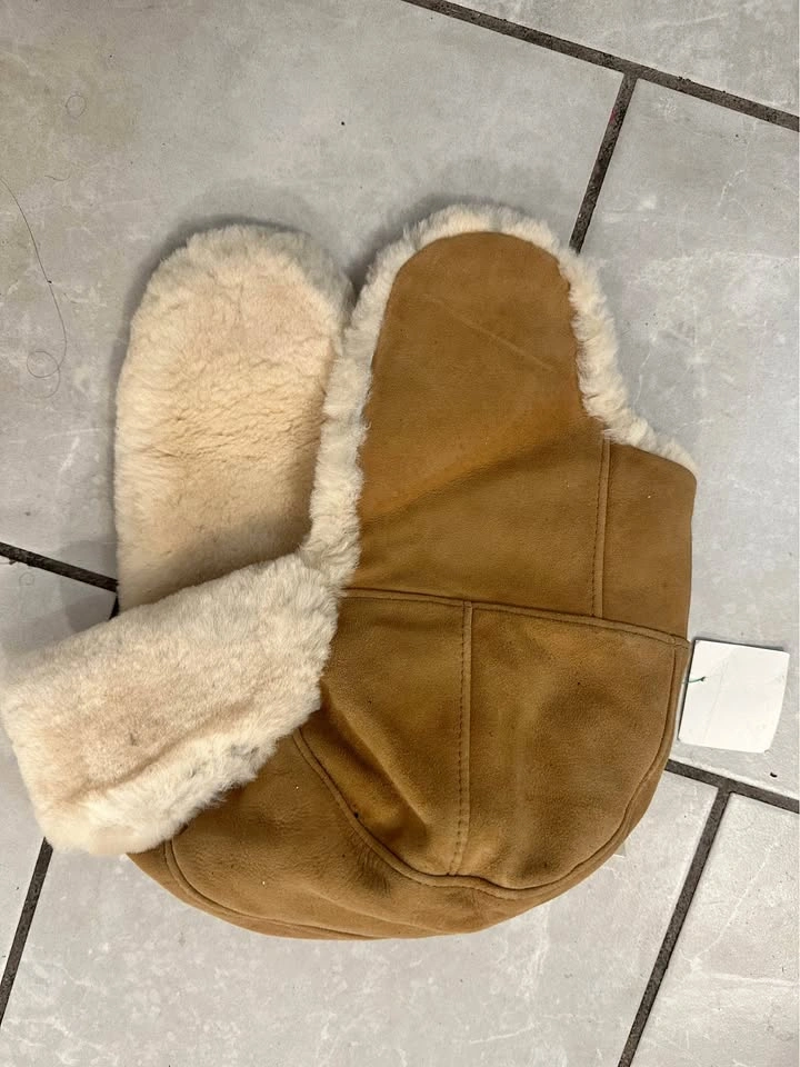 UGG Australia Sheepskin Aviator Trapper Hat – Chestnut