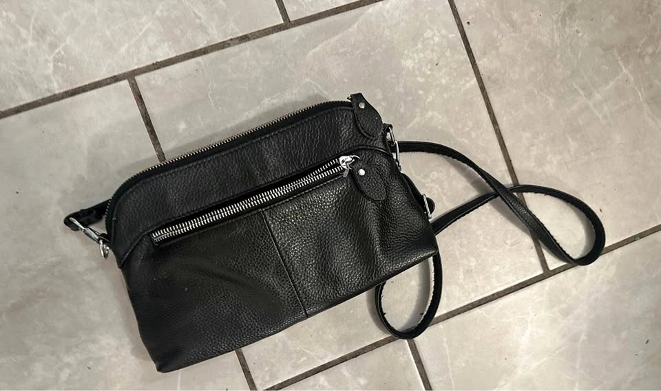 Black Genuine Leather Crossbody Bag – Multi-Pocket
