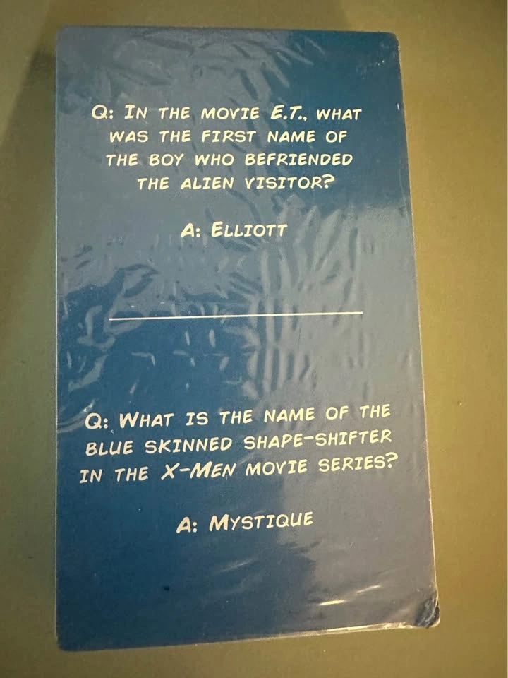 Heroes & Villains Pop Culture Trivia Card Game - photo 2