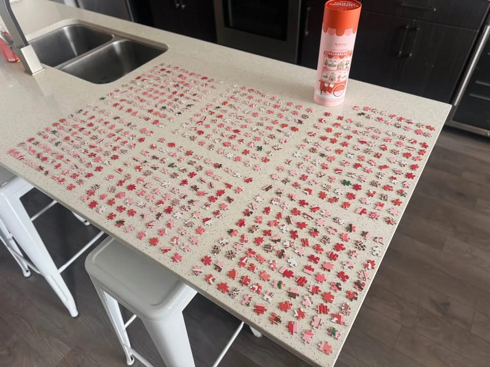 North Pole Gingerbread Co. Jigsaw Puzzle - photo 4
