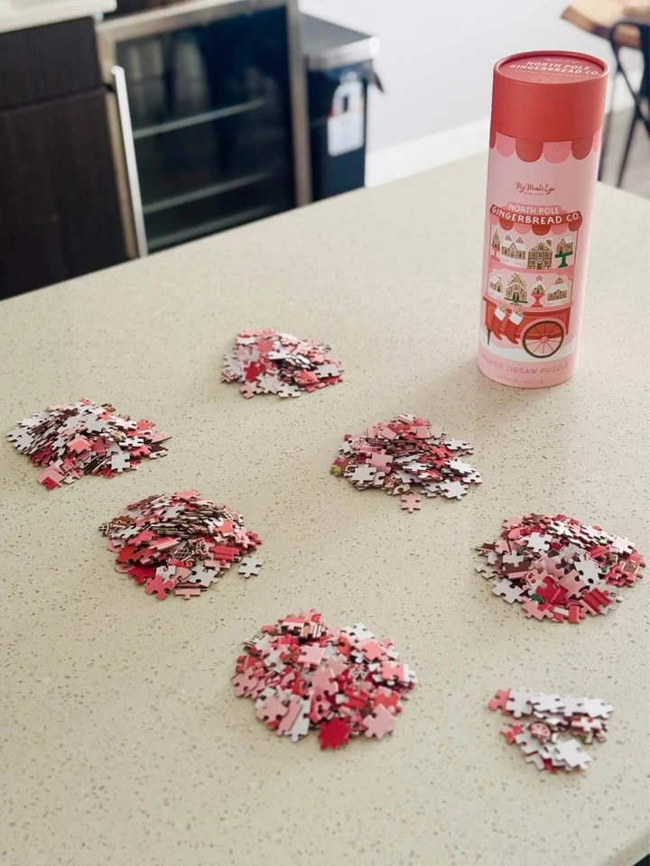 North Pole Gingerbread Co. Jigsaw Puzzle - photo 5