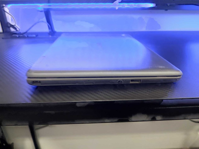 Asus Chromebook laptop - photo 5