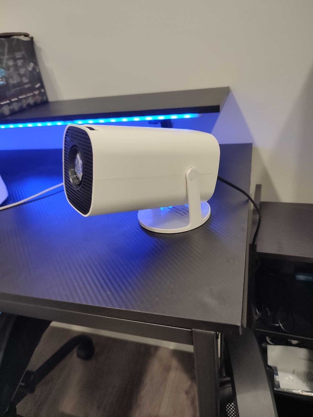 mint condition tv projector - photo 2