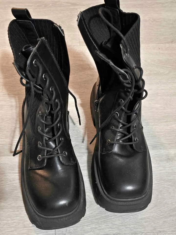 Women’s Black Lace-Up Combat Boots – Like New