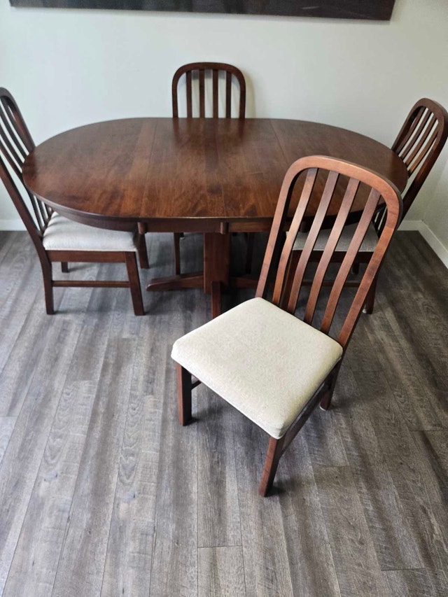 Expandable Solid Wood Dining Set (4 Chairs & 2 Leaves) - photo 3