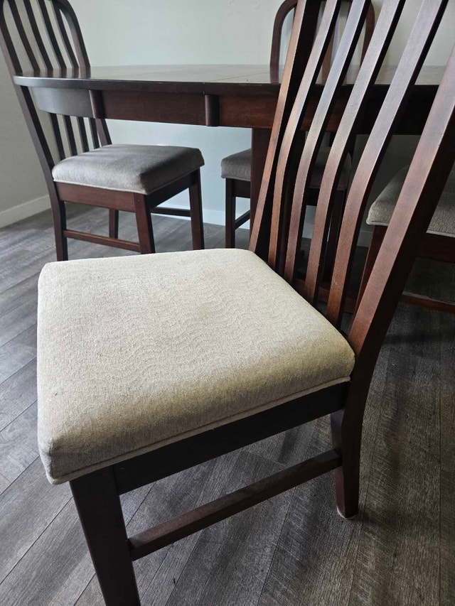 Expandable Solid Wood Dining Set (4 Chairs & 2 Leaves) - photo 4