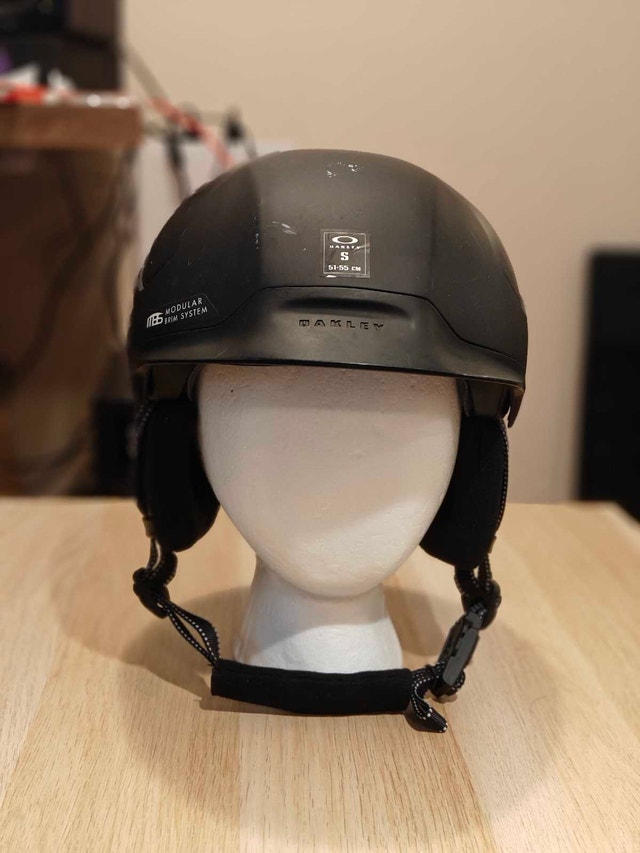 Oakley Mod 5 Helmet – SM, Black – Barely Used - photo 2