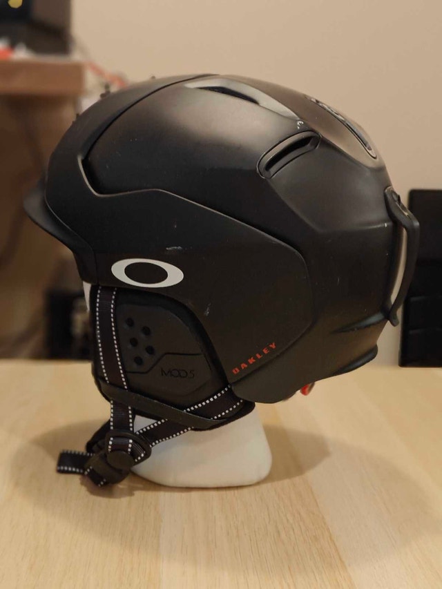 Oakley Mod 5 Helmet – SM, Black – Barely Used - photo 3