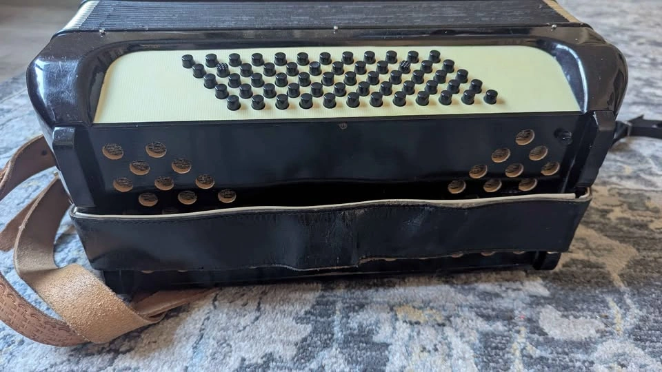 Vintage Hohner Verdi Piano Accordion - Black - German Made - photo 4