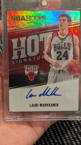 Lauri Markkanen 2017 Panini NBA Hoops Hot Signatures Rookie