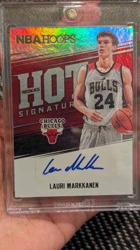 Lauri Markkanen 2017 Panini NBA Hoops Hot Signatures Rookie - photo 3