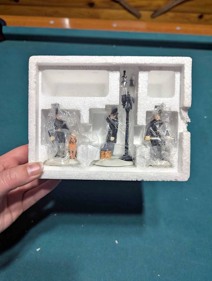 Department 56 - Heritage Village Collection - Constables