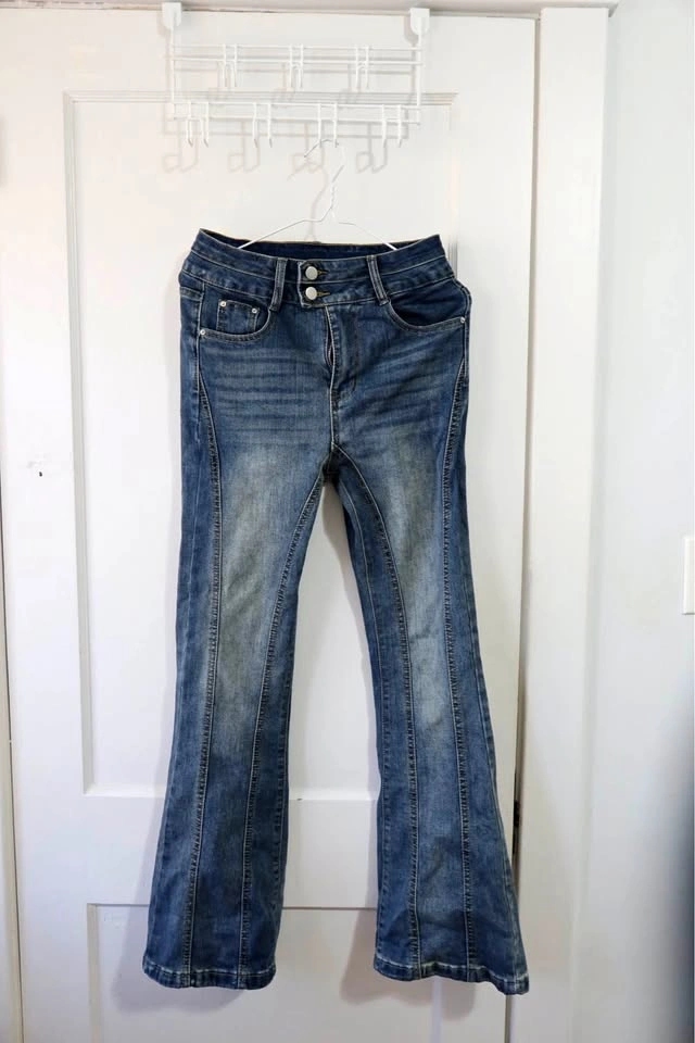 Y2K Flare Jeans Double Button – Medium Wash Denim (size M)