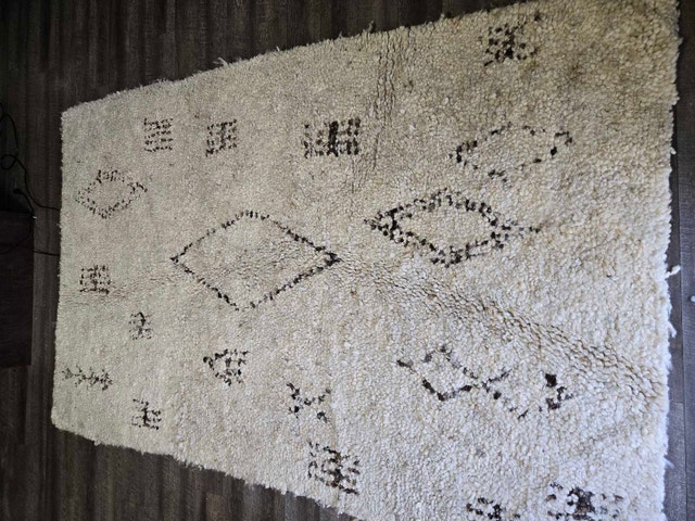 EQ3 Luxury 100% Wool Area Rug – 5’ x 8’ (1" Thick / Heavy Duty)