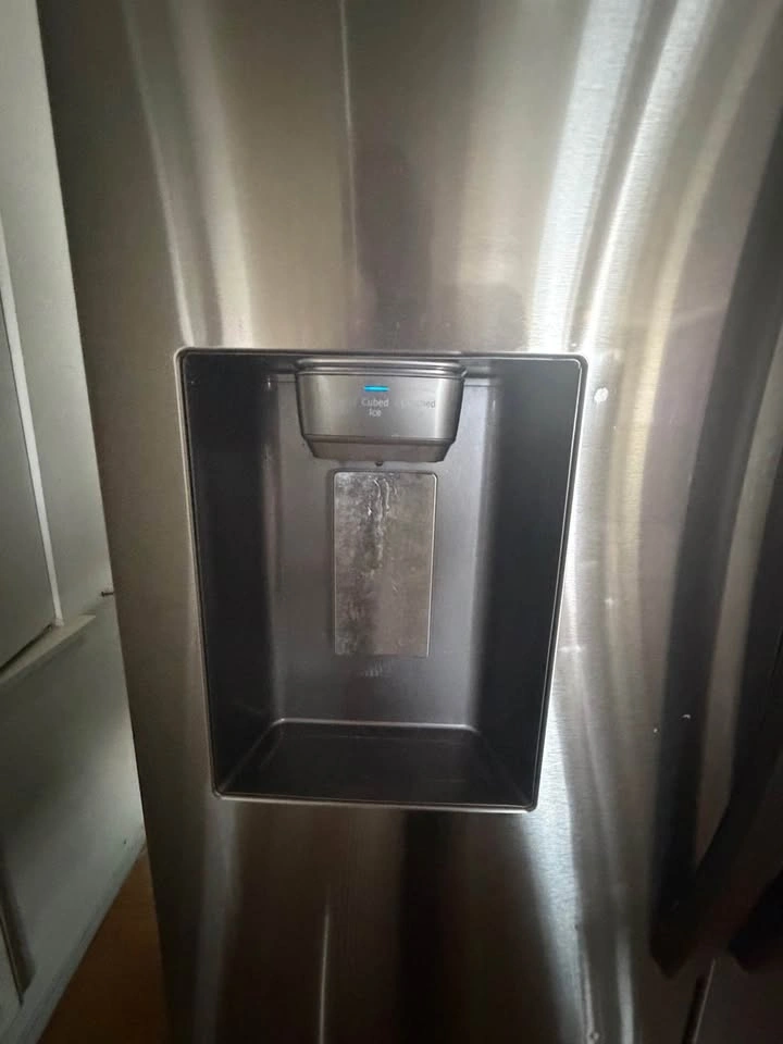 SAMSUNG 22.5 cu. Stainless Steel French Door Refrigerator - photo 2