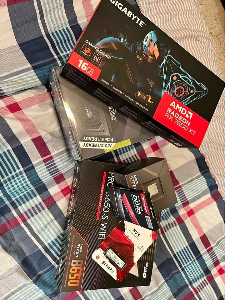 Gigabyte Radeon RX 7600 XT GAMING OC 16GB (Box + 1 Year Warranty