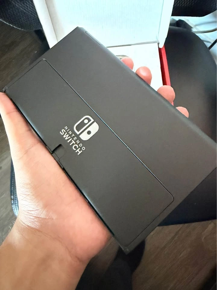 Nintendo Switch OLED - Used - photo 3