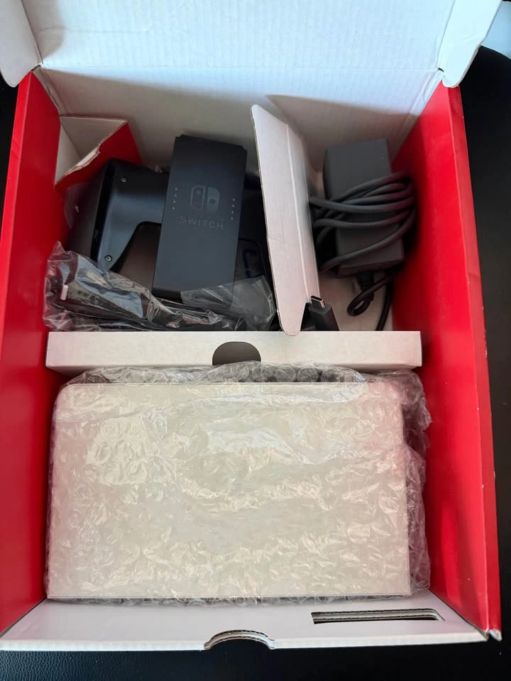 Nintendo Switch OLED - Used - photo 4