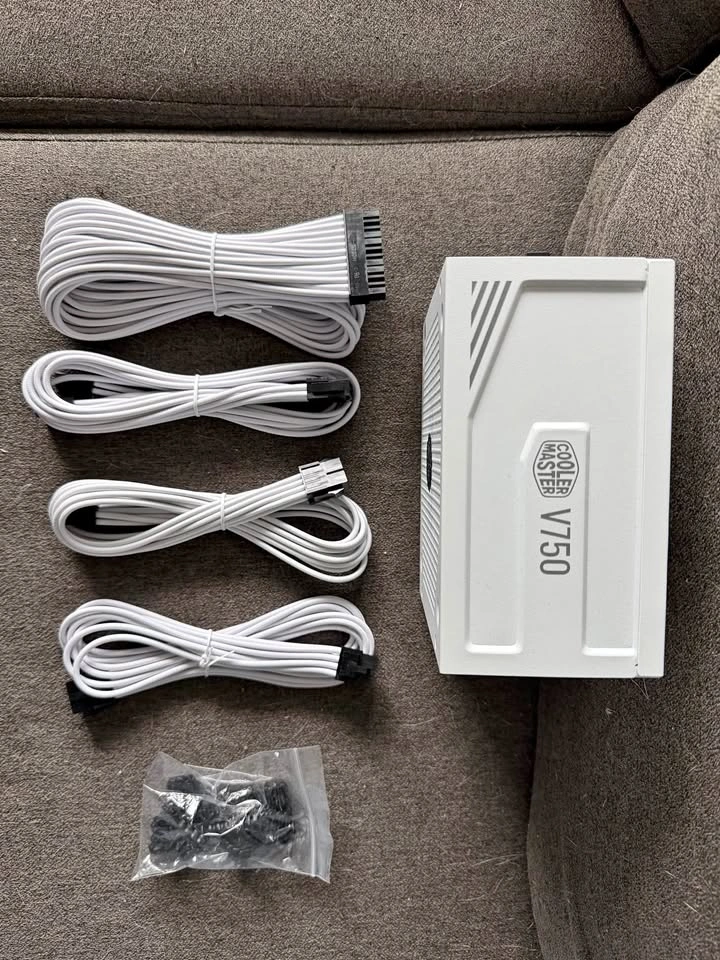 White Cooler Master 750W 80+ Gold Fully Modular PSU