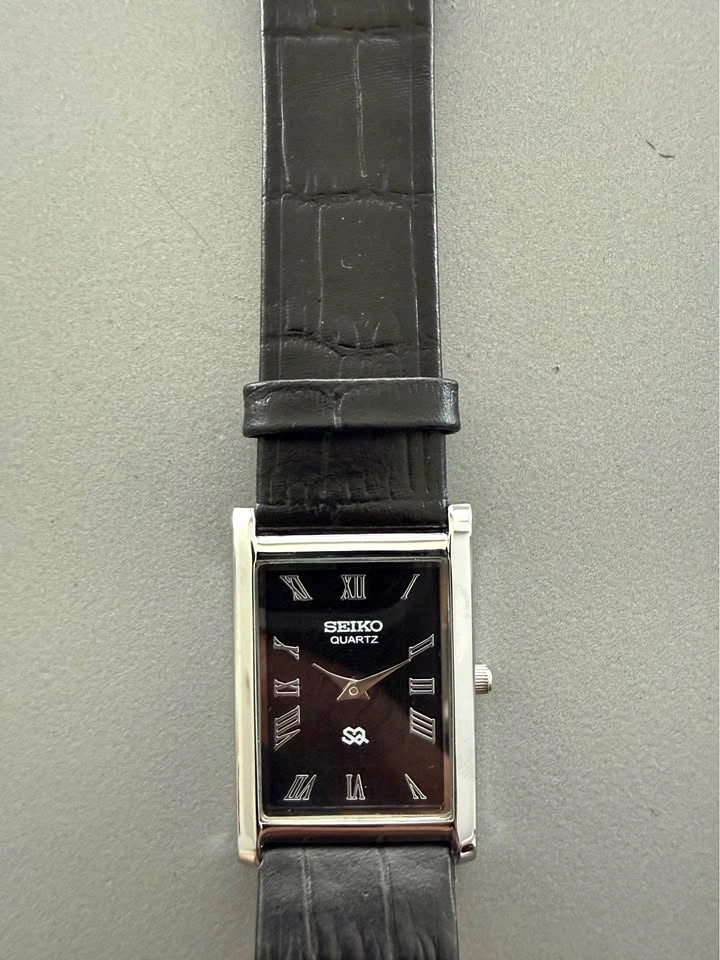 Vintage Seiko Slim Tank Watch - Black Dial Silver Case