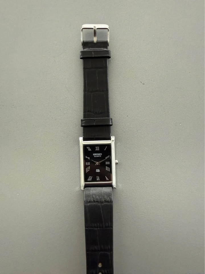 Vintage Seiko Slim Tank Watch - Black Dial Silver Case - photo 2