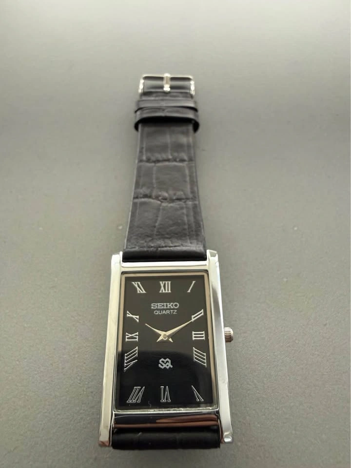 Vintage Seiko Slim Tank Watch - Black Dial Silver Case - photo 5