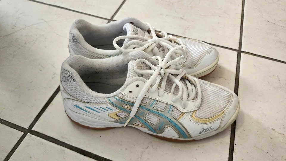 Asics Indoor Non-Marking Court Shoes - Size 8