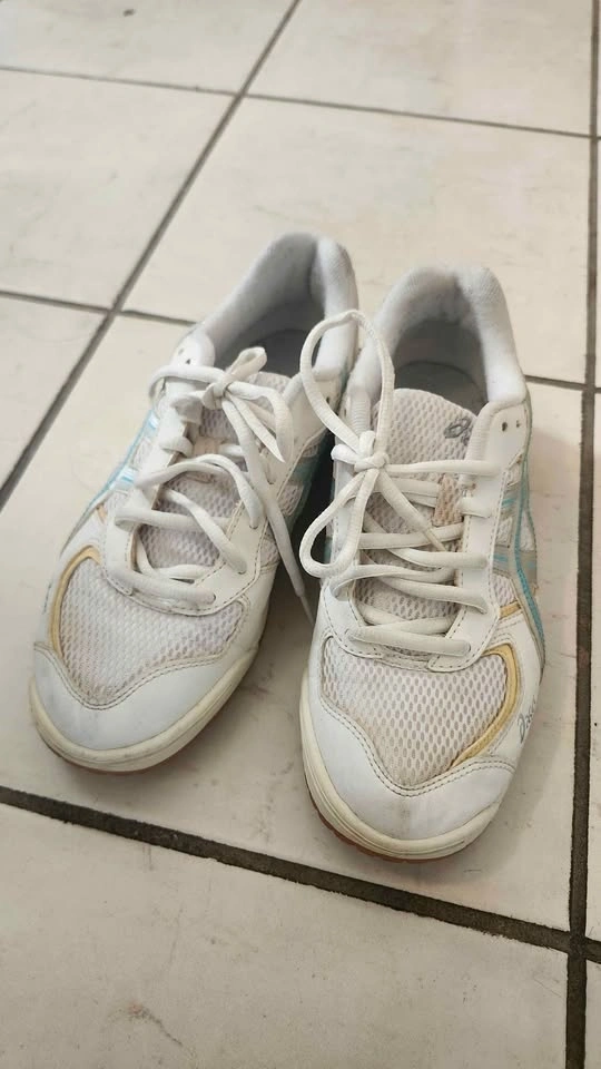 Asics Indoor Non-Marking Court Shoes - Size 8 - photo 4