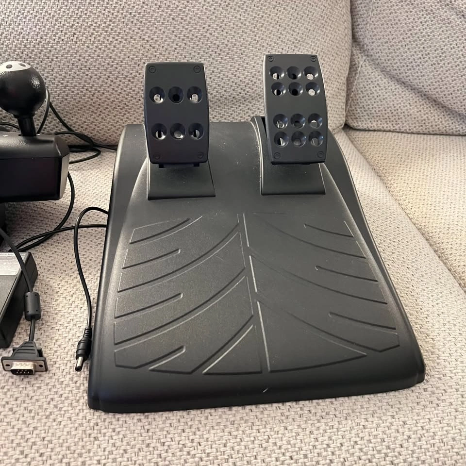 Logitech Driving Force GT Racing Wheel & Pedals for PS3/PC - photo 3