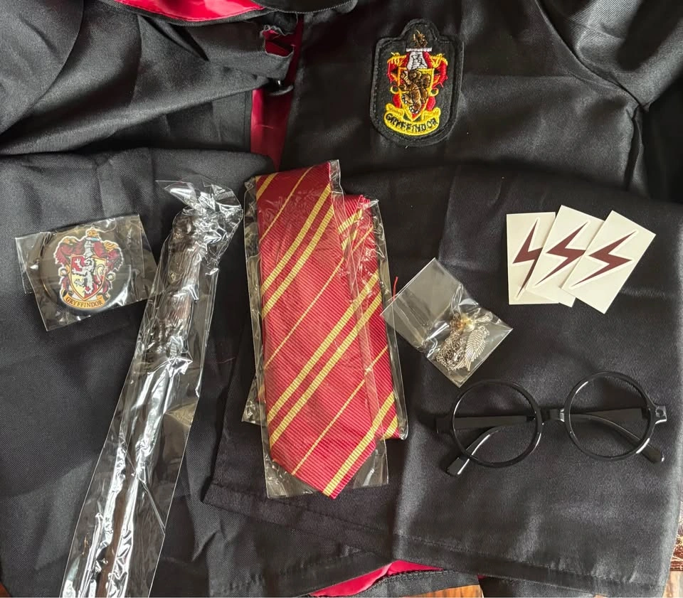 Harry Potter Gryffindor costume SM/M/LG - photo 2