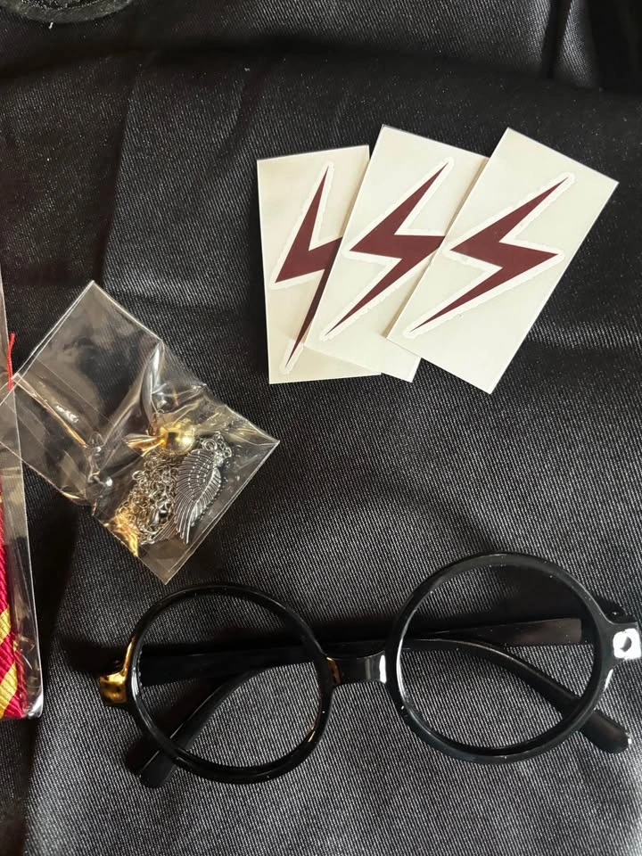 Harry Potter Gryffindor costume SM/M/LG - photo 3