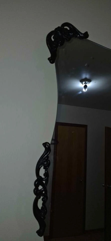 Frameless Wavy Mirror with Black Decorative Accents - photo 2